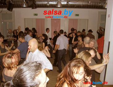 Giesinger Bahnhof in München: Salsa-Tanz-Party
