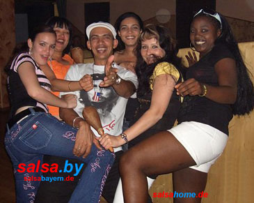 Salsa im Spirit 24 in Bobingen - DJ mit Chicas